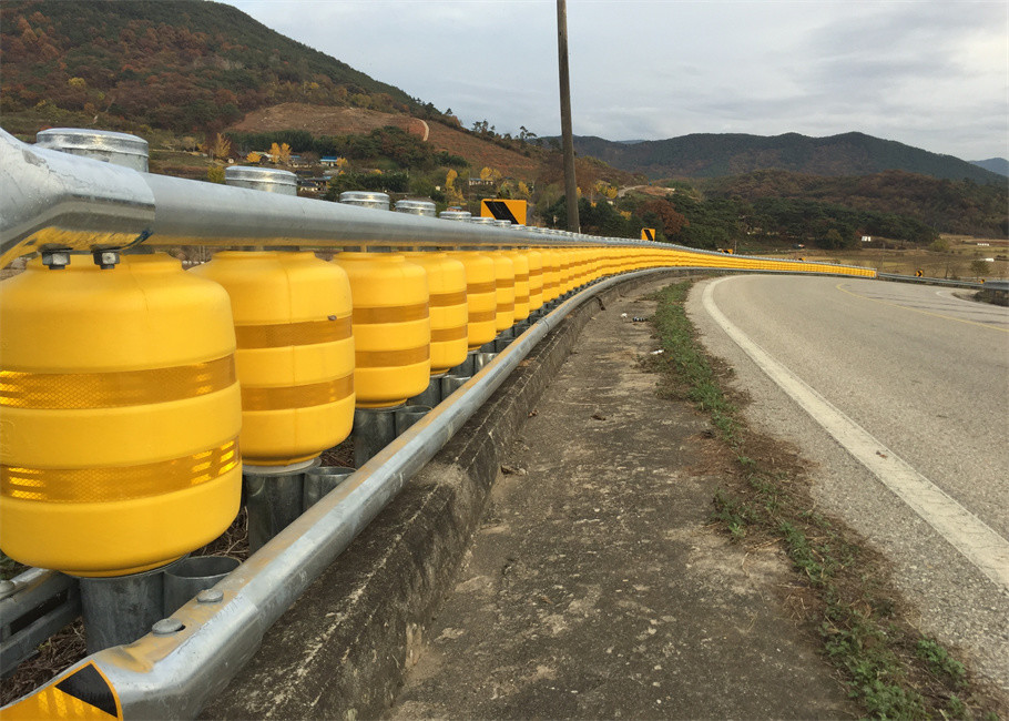 Highway Guardrail Anti Collision Facility Roller EVA Rotary Barrel