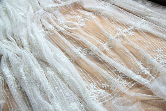 Embroidery Floral White Tulle Lace Fabric For Dress Clothing / Scarf / Curtain 51.18" Wide