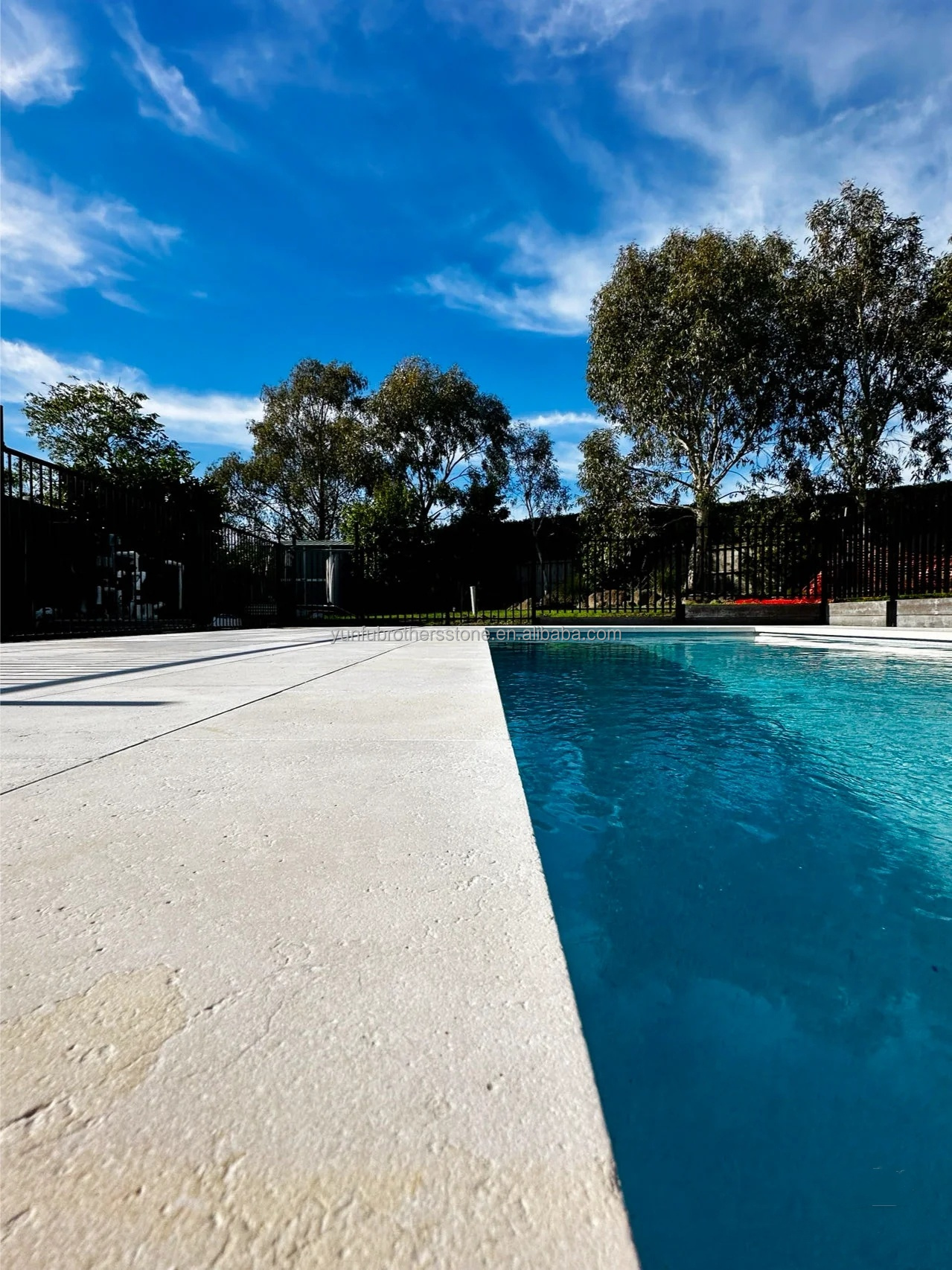Polishing Glossy Silver Travertine Stone Ivory Deck Tile for Garden Terrace Area