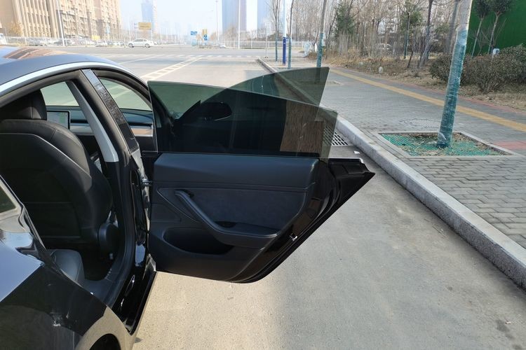 New Energy Battery Power Clean Energy High Speed 225km/H Electric Car