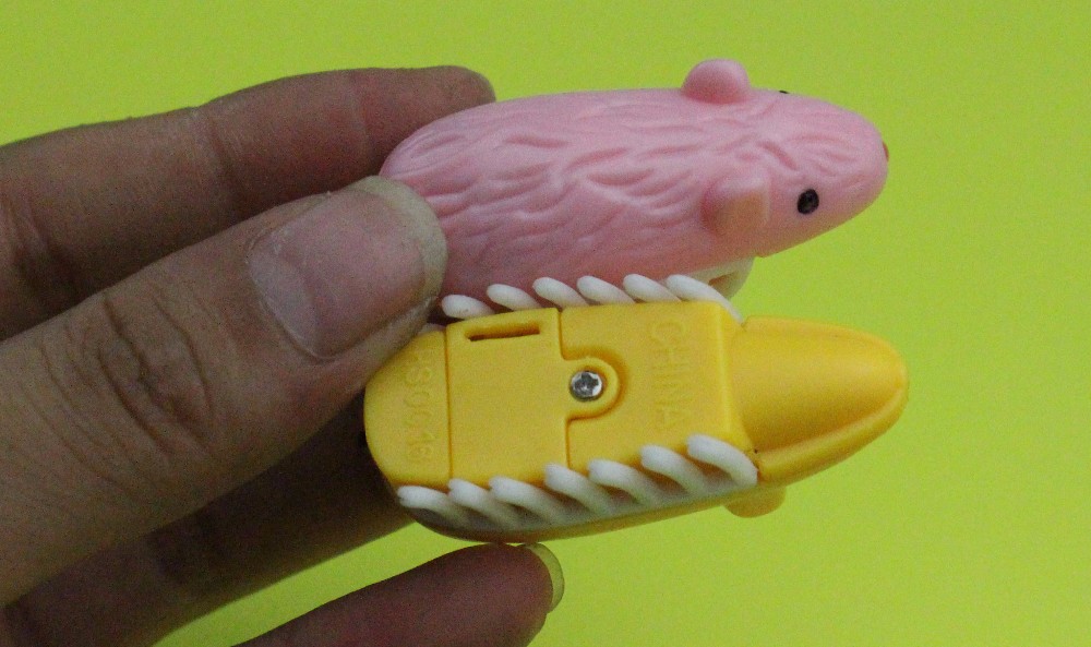 Pink / Yellow ABS +TPU Led Dog Cat Pet Running Pet Toys With LR41 Battery