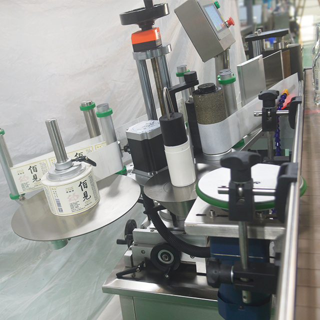 State-of-the-art Round Bottle Labeling Machine with 10-100 Bottles/min Labeling Speed