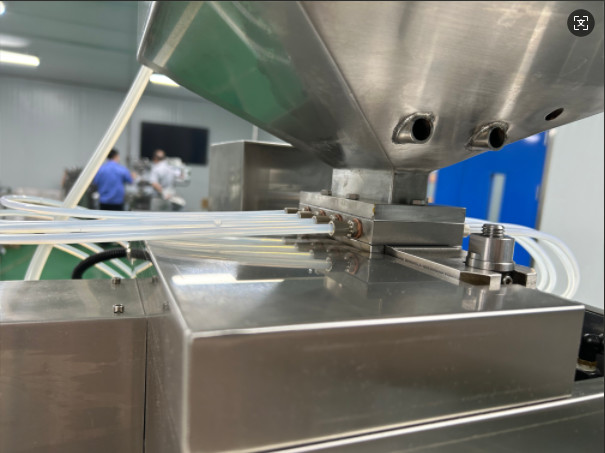 Oil Liquid Capsule Soft Gelatin Capsule Machine With 8 Plungers And 400-1800 Kg Capacity For Mechanical Capsule Ejection