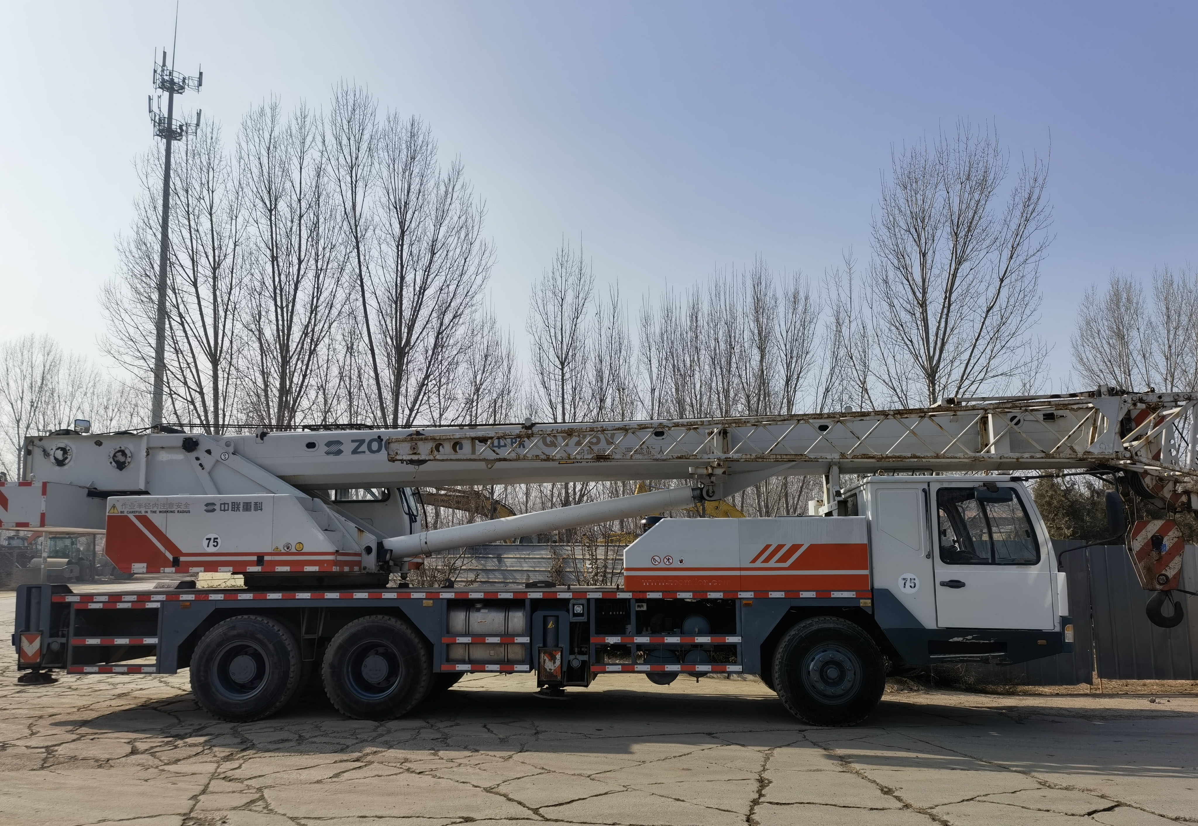 Zoomline 25 ton used mounted truck with parts truck cranes crane in good condition