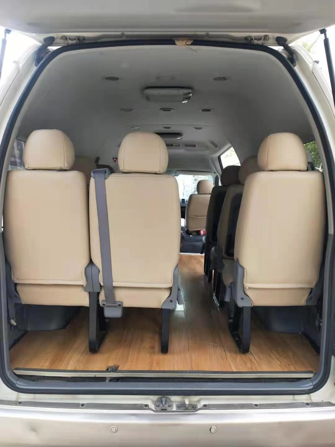 2007 Year 13 Seats Gasoline Toyota Hiace Used Mini Bus With Luxury Seat Automatic Transmission High Roof
