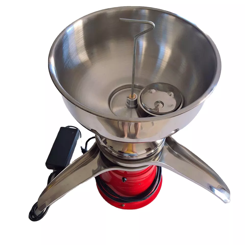 Small Type Milk / Skimmed Milk Machine with 9 KG Capacity and Centrifugal Separation
