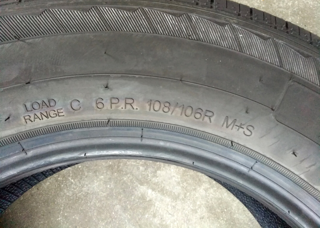 Tubless 6PR Radial Ply Tyre , Light Truck Tyres 215/70R16LT 175 - 235mm Width