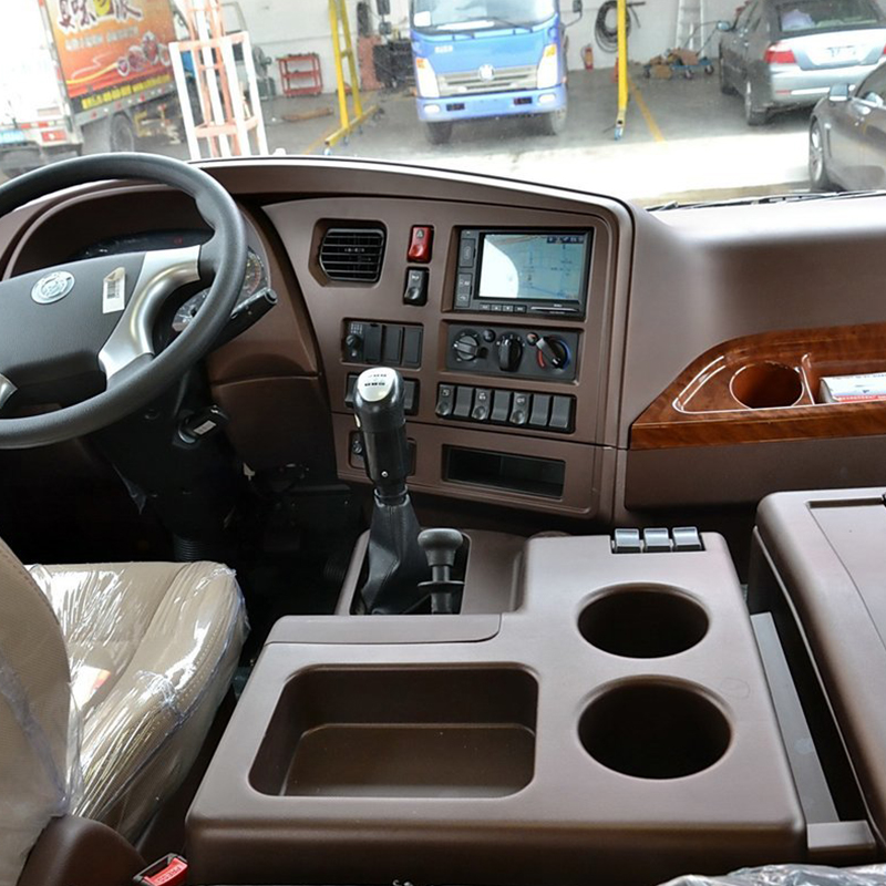 310HP Used SINOTRUK 4x2 Tractor Truck Trailer Head with Online Support and Touch Screen