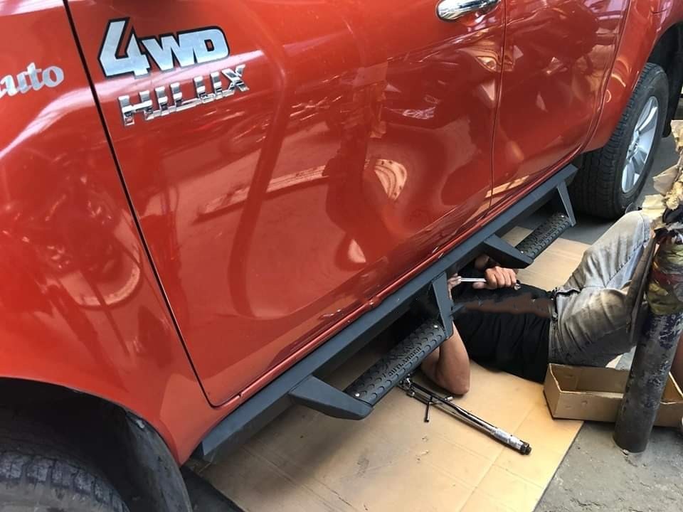 OEM Manufacturer Wholesale Metal Custom Running Boards , Truck Step Bars For Hilux LC NP300 Isuzu Triton