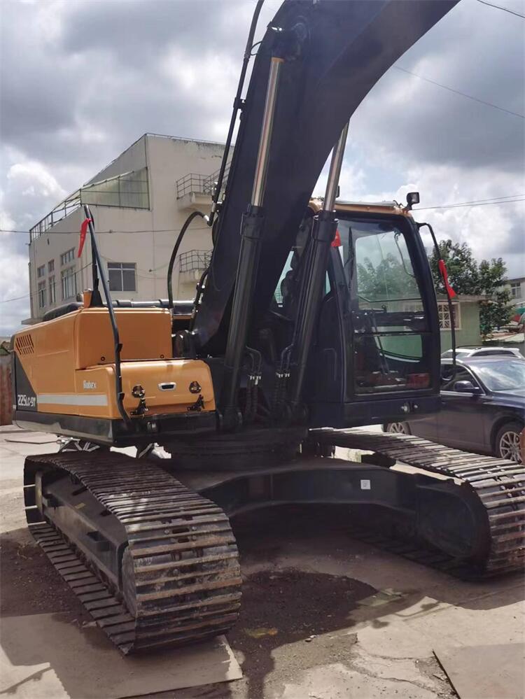 4.2 km/s Rate Speed Used Hyundai 225-9T Crawler Excavator in Shanghai Less Hours Best