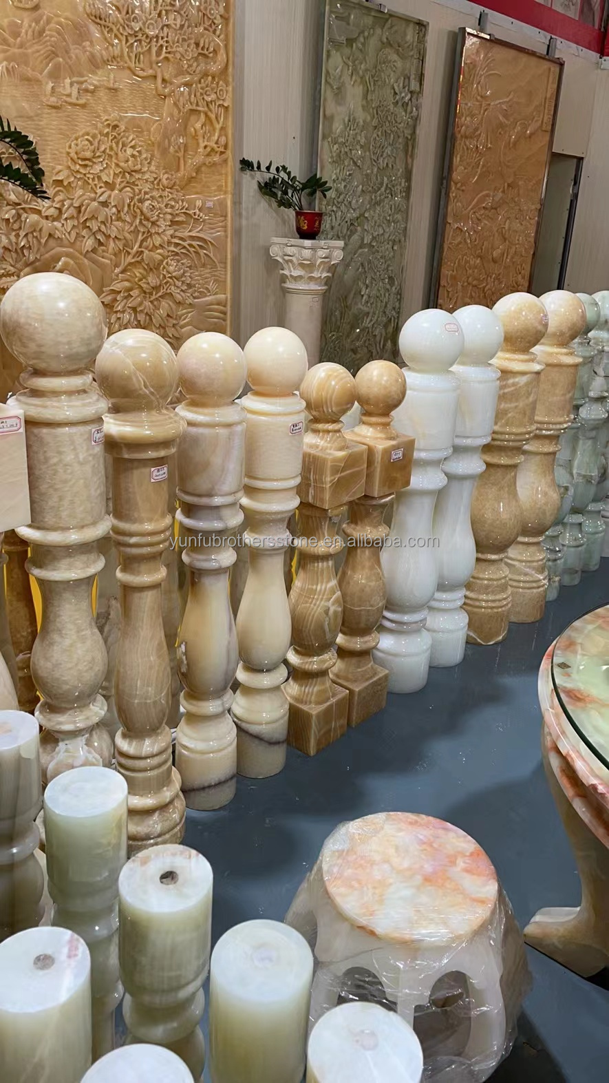 Modern Onyx Marble Column Polished Natural Stone Design for Staircase Pillars
