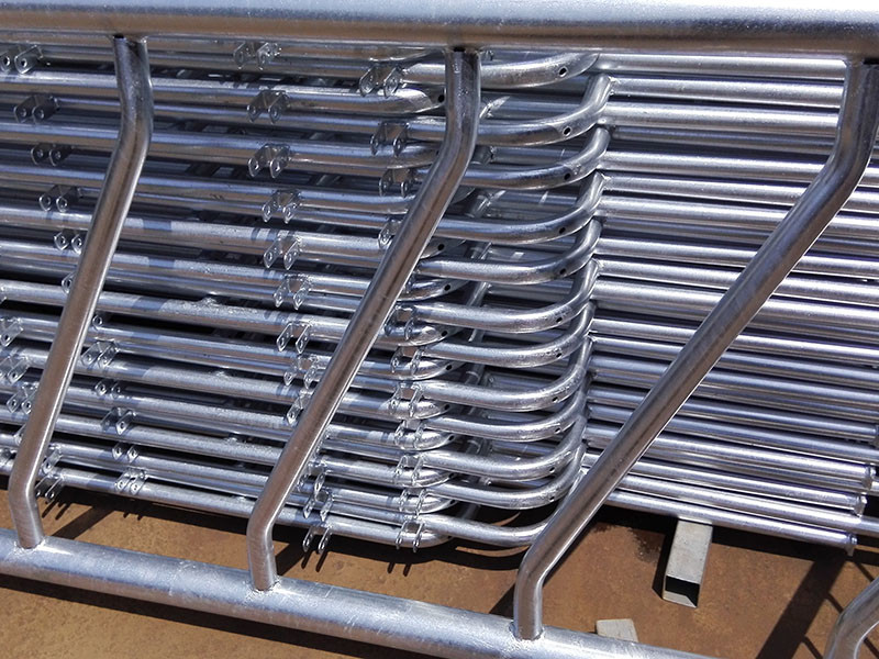 High Rigidity Cattle Feed Barriers Gates , Locking Yoke Feed Barriers