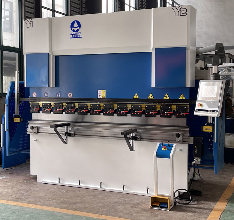2500mm Hydraulic Press Brakes Folding Bending 110T CNC Controller DA53T