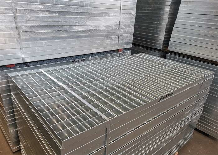 Skid Proof Carbon Steel Driveway Drainage Grates 65x5mm Floor Walkway
