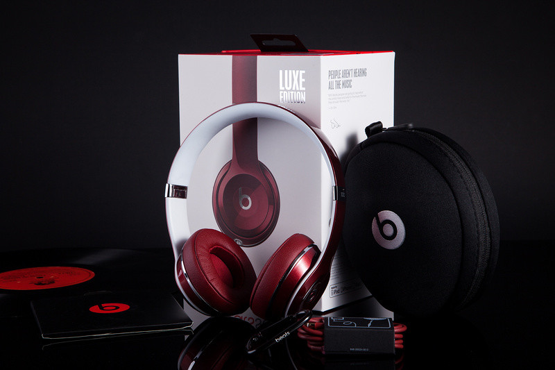 Beats by Dre Solo2 On-Ear Headphones Luxe Edition In Red With Remote Control with seal box