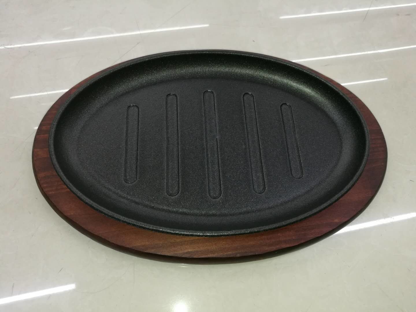 Restaurant Porcelain Dinnerware Sets / Porcelain Pots Iron Plate with Wood Stand Dia. 16CM to 28CM