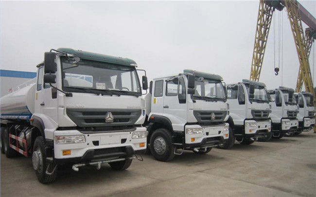 20000 Liters 6000 Gallon Diesel Oil Transporter Fuel Tank Truck Sinotruk Howo White Color