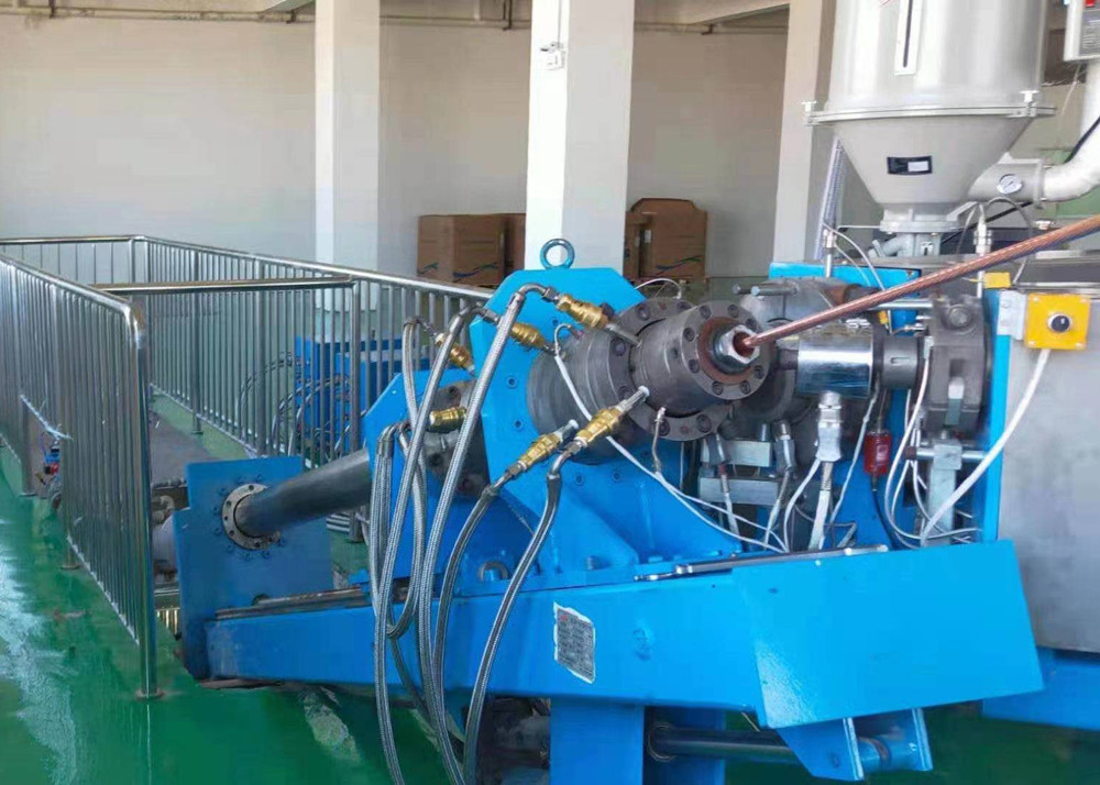 XLPE 6-35 Kv 3 Layer Extruder Extrusion CCV Line