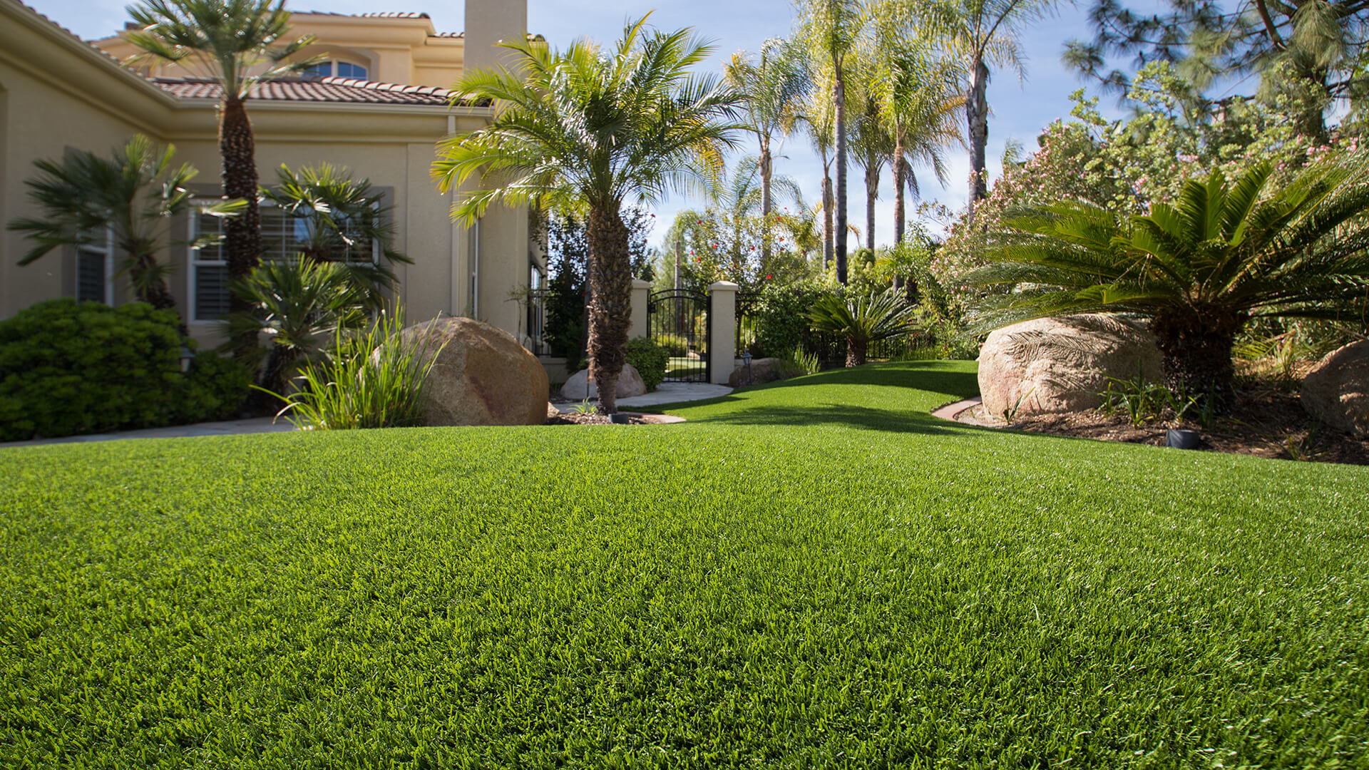 12000Dtex Artificial Garden Grass 40mm Landscaping Turf High Density Synthetic Grass