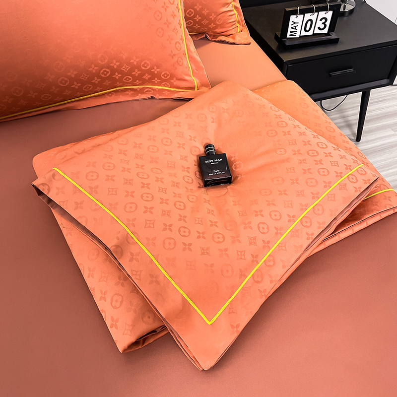 Comfortable and Breathable 200TC Satin Jacquard Quilt Set for Cool Summer Nights