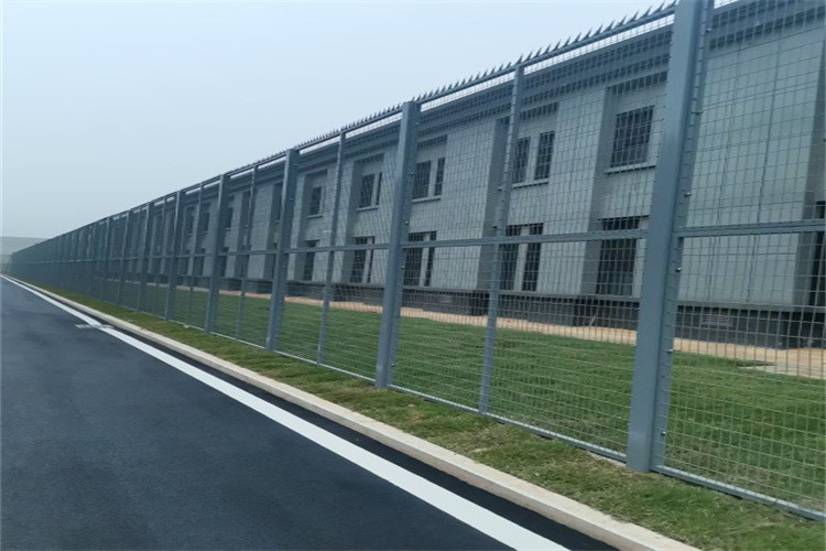 Hot Dip High Security Razor Barbed Wire Mesh Panel Fence Razor Wire Mesh Fence Form China Factory