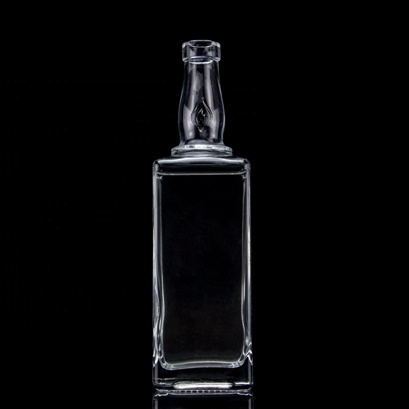 Glass Body Carved Empty Liquor Bottle 500ml 750ml for High Grade Distilled Spirits