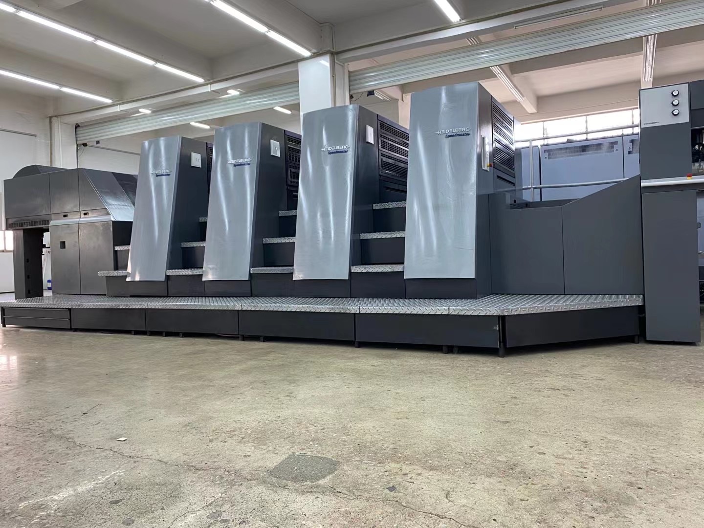 Easy Operation Features Secondhand 4 Color Heidelberg Printing Press Germany Band 100000 KG Capacity