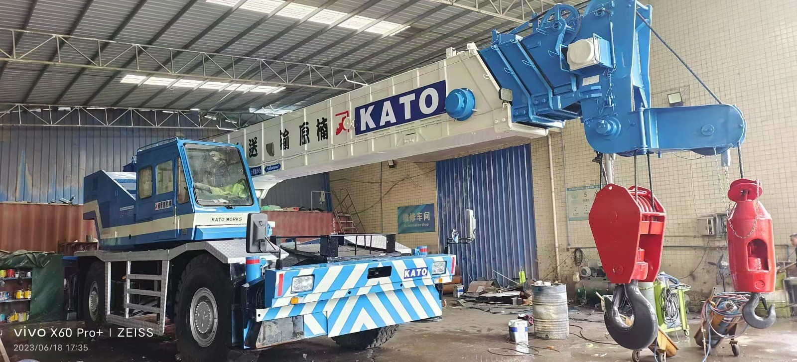 2000 Model Used Rough Terrain Cranes KATO KR450A User Friendly Design