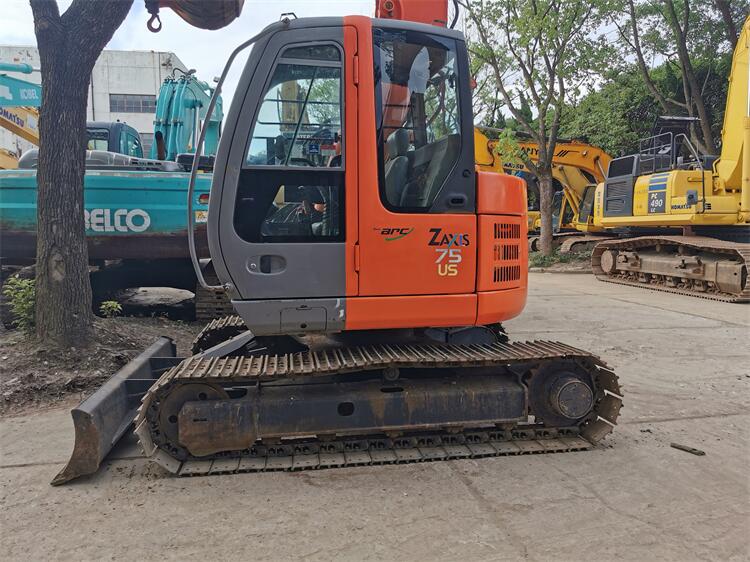 90% HITACHI ZX60/70/75 Excavator from Japan Operating Weight 7100KG Bucket Capacity 0.33m3