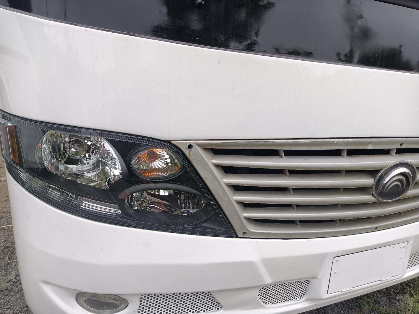 Right Hand Drive Yutong Bus Zk6116d F11 Used Front Engine Bus 53seats Two Doors Silding Window