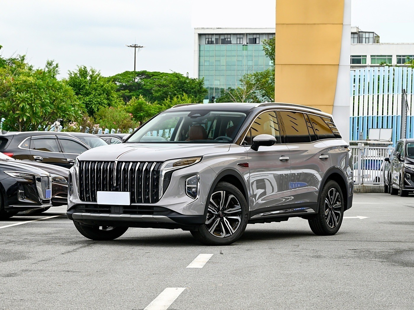 Hongqi HS7 2024 Medium Large SUV 8 Speed Automatic Manual Transmission Electric Sedan With 5 Seaters