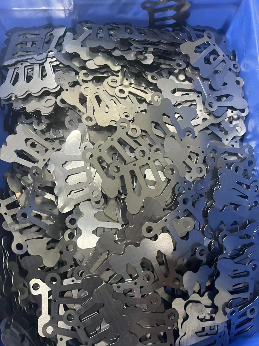 Custom Stainless Steel Stamped Brackets – Precision Cut Structural Link Plates & Slotted Mounting Shims for Mechanical and Industrial Assemblies
