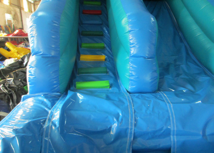 Small inflatable mini castle water slide The frozen castle inflatable tiny water slide for children under 8 years