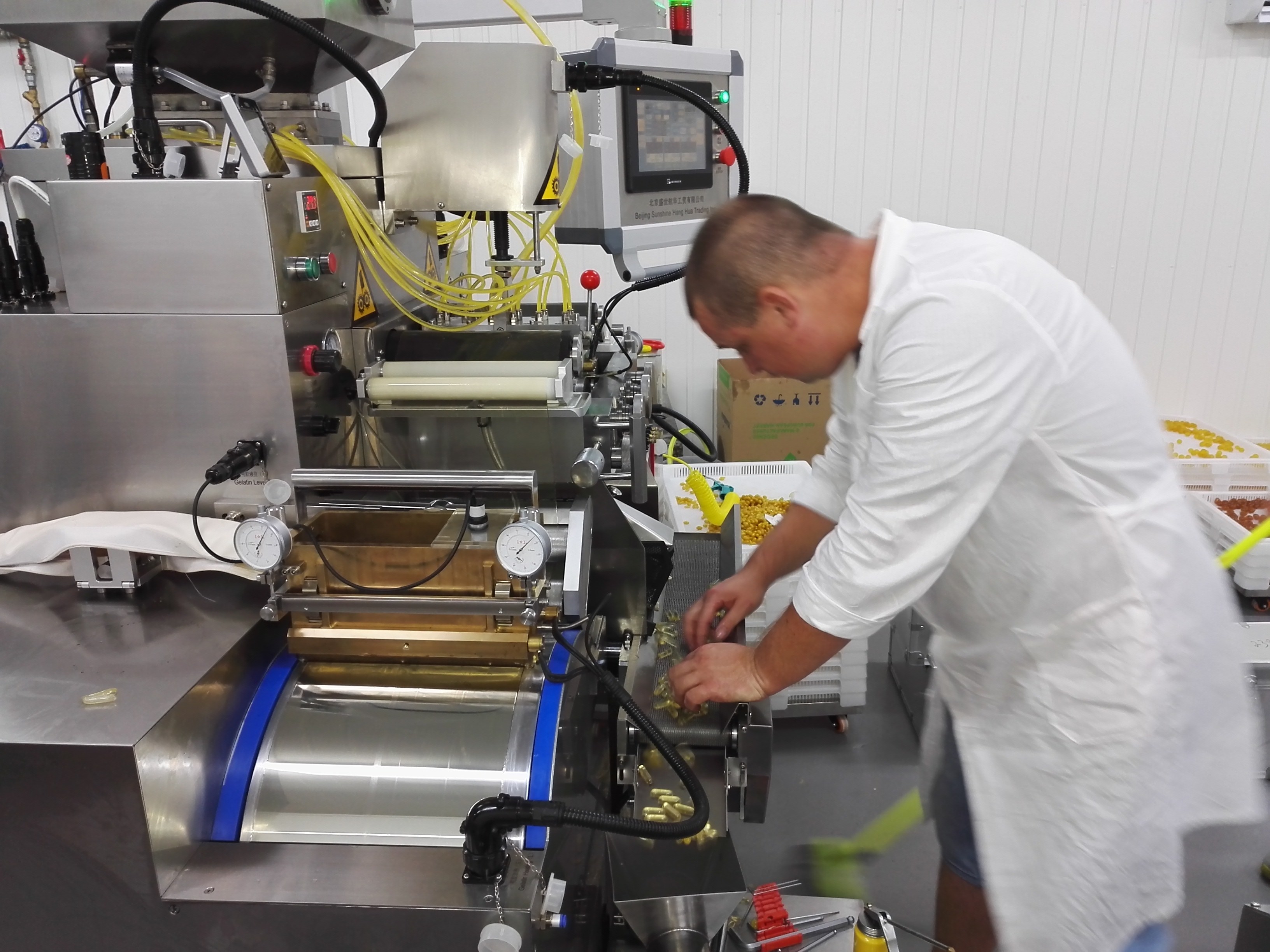 1900kG Weight Soft Gel Capsule Filling Machine For Food Fish Oil Stainless Steel Material
