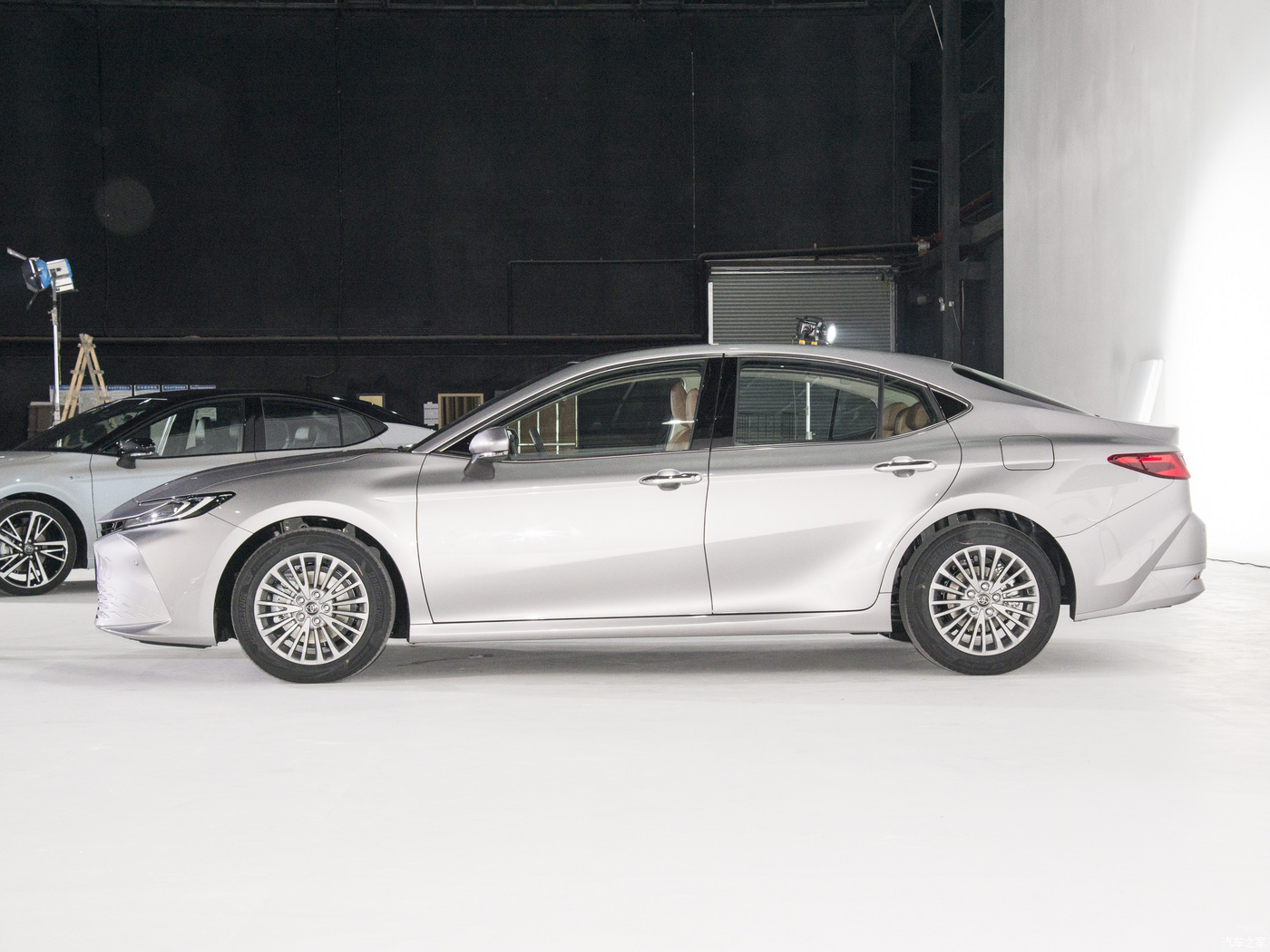 2024 Toyota Camry 2.0G Luxury Edition LHD 5-Seater Gasoline Sedan Auto Leather Seats Stock ABS Yes Displacement 1.5-2.0L