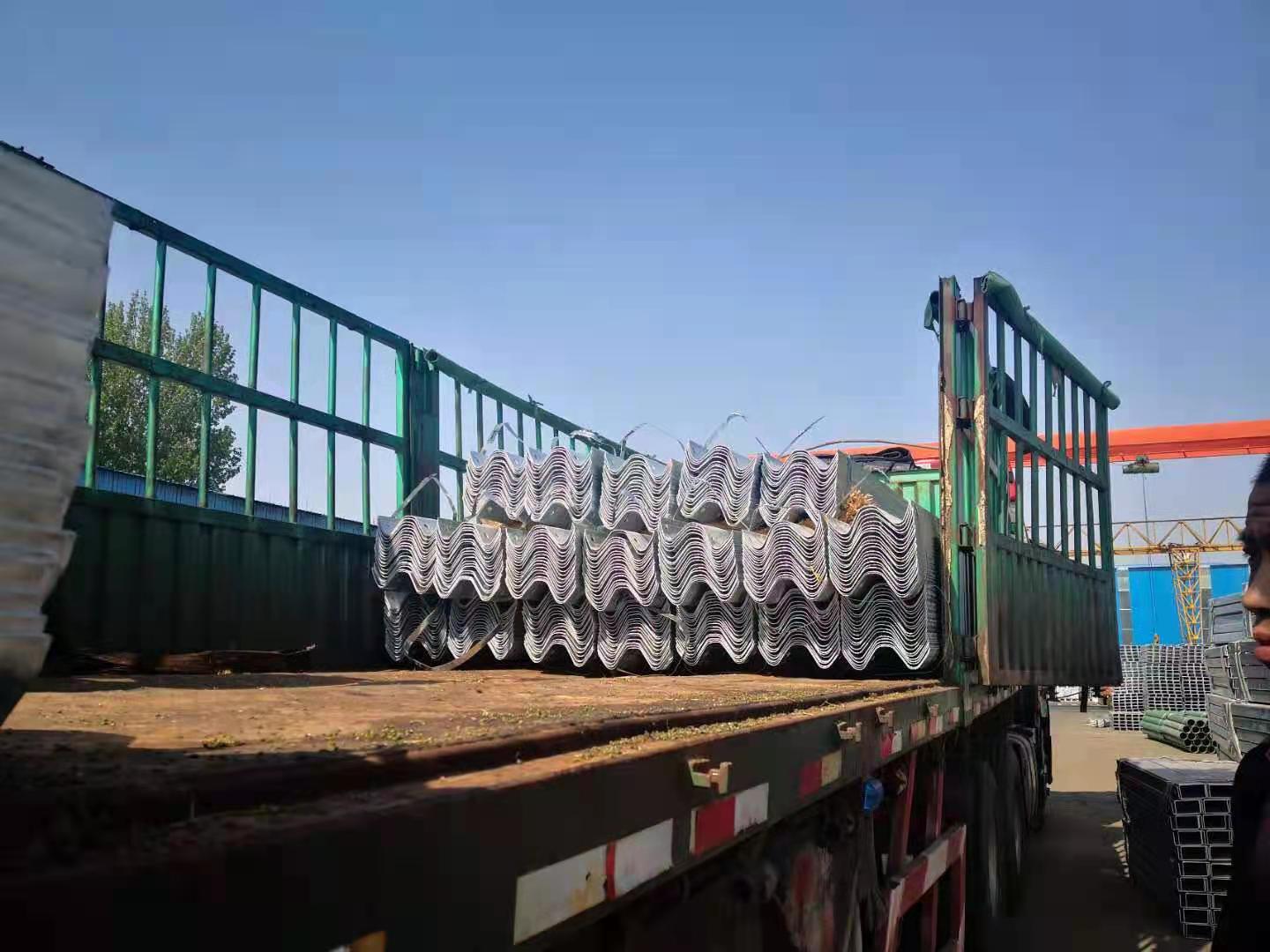 Hot Galvanized and Cold Rolled Technology Highway Traffic Barrier Road Safety Guardrail