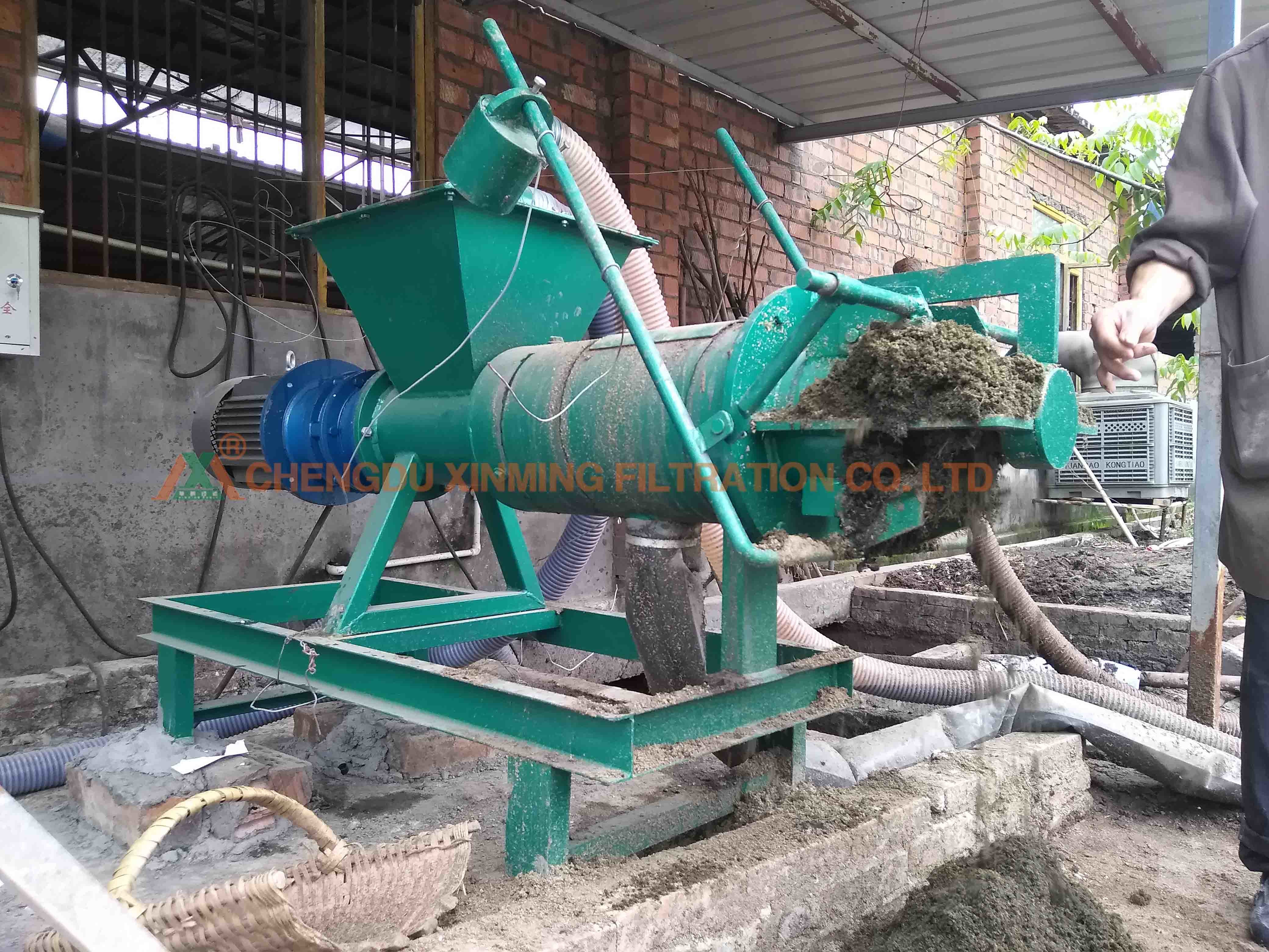 Blue Solid Liquid Separation Equipment For Cow Manure Sewage , 1 Year Warranty
