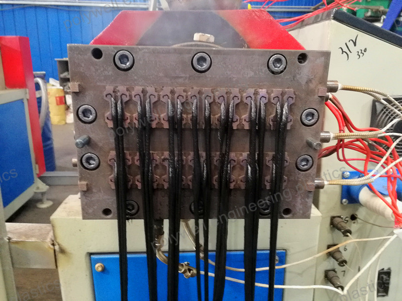 Plastic Moulded Components Injection Molding Tool Used To Produce Thermal Insulation Strip
