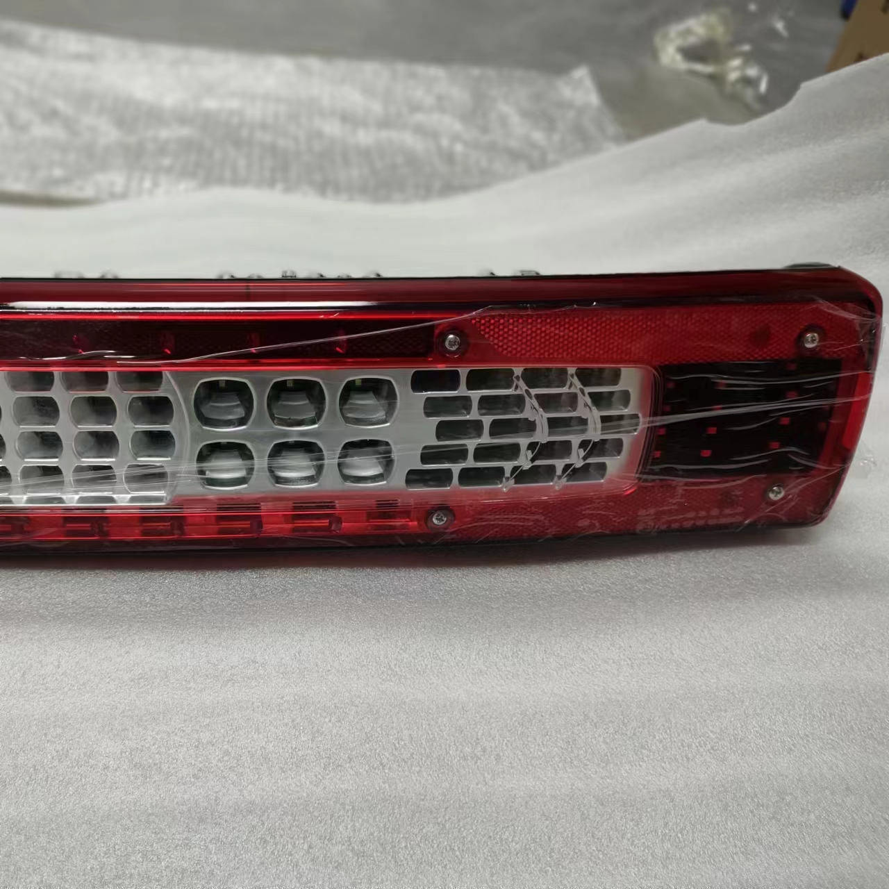 OE NO. FM440 ABS Shaanxi Truck Rear Tail Light LED Light 82849894 for FH20 FH400 FH460