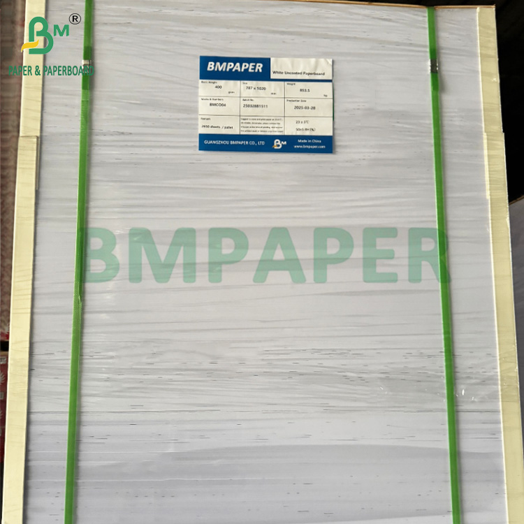 300gsm 350gsm White Uncoated Paperboard For Hangtag High Smoothness 70 x 100cm