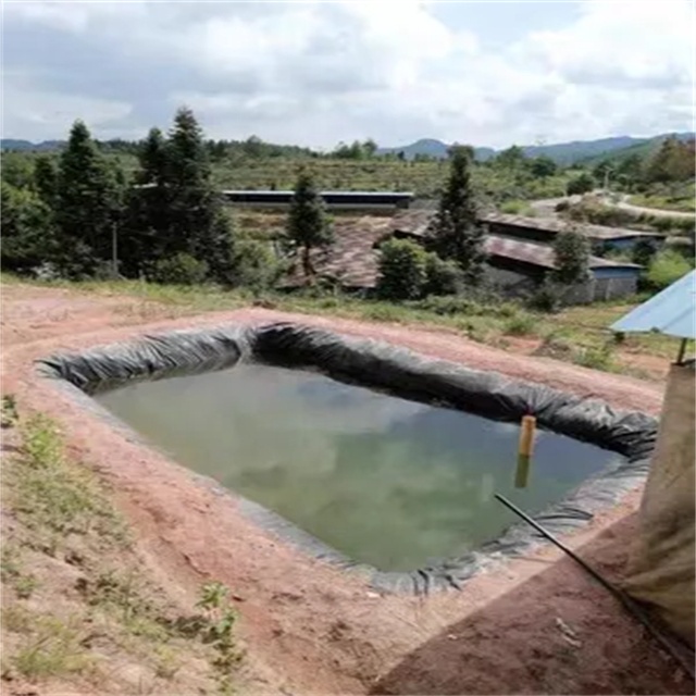 0.5mm and 0.75mm HDPE Geomembranes for Environmental Protection Length 50m-100m/Roll