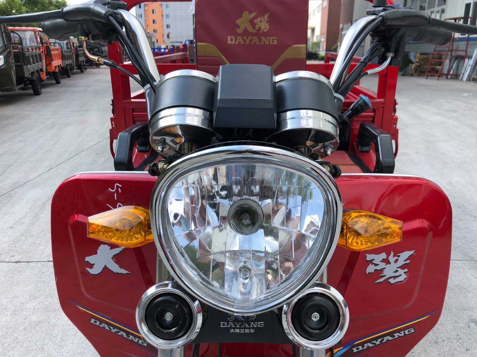 DAYANG Tricycle Motorcycle Cargo with 110cc Air Cooled Engine 3 Wheels and 4.0-12 Tires