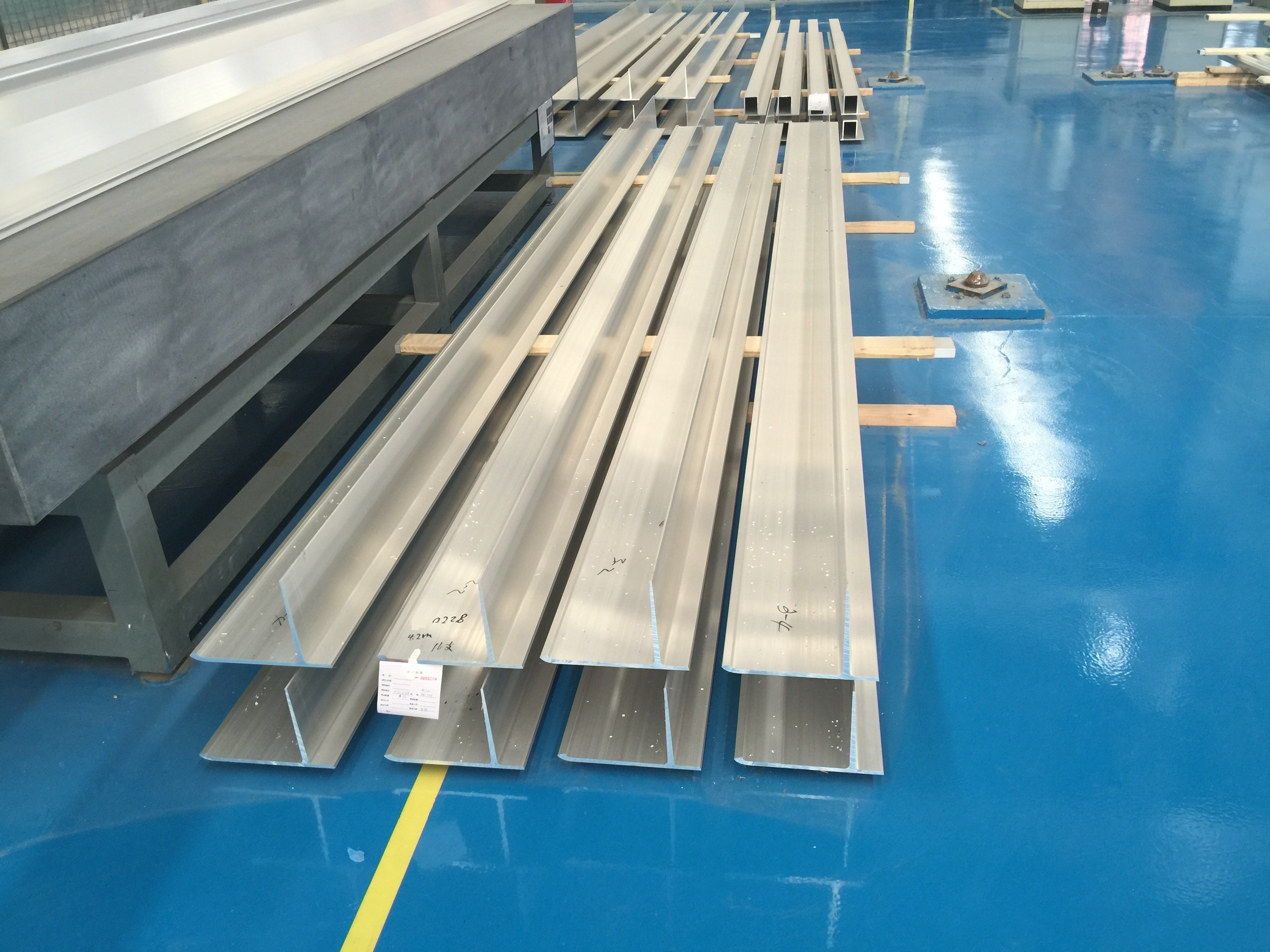 T Shape 4.2M Aluminium Extruded Profiles High Strength 2.71 G/Cc Density