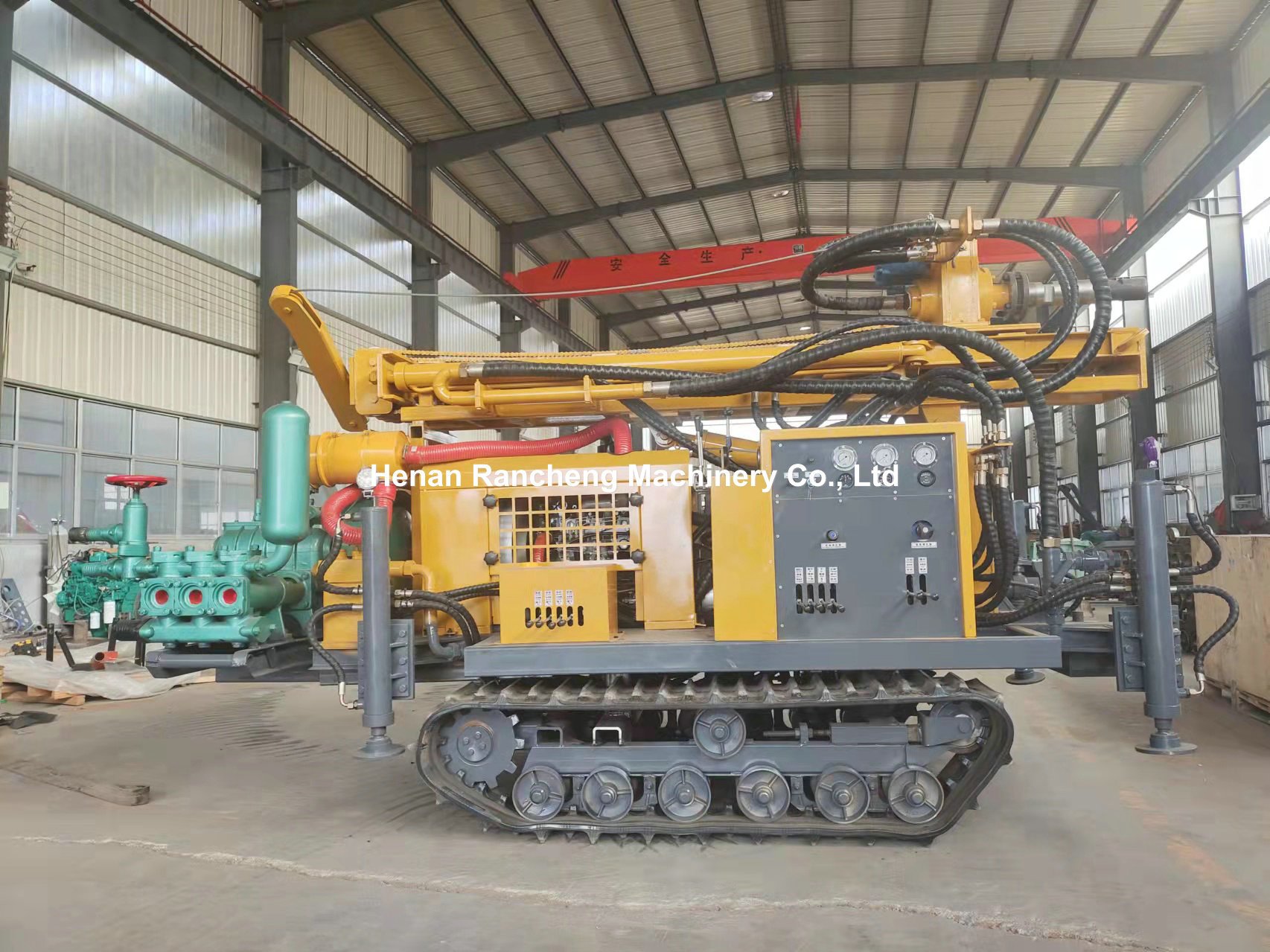 Crawler Type Hydraulic Water Well Drilling Rig For 3500-3800Nm Max Torque Of Rotary