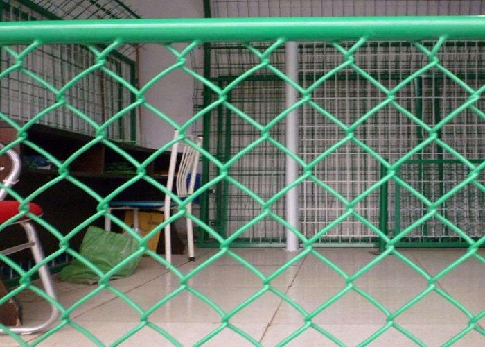 Green Metal Chain Link Mesh Fence Anti Corrosive High Strength Size Customized