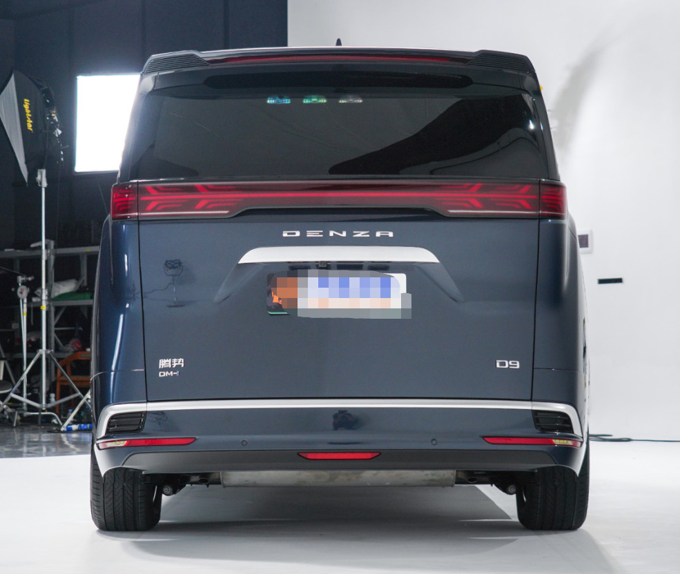 Denza D9 2022 DM-i 970 Four Wheel Drive Flagship Version EV 5 Door 7 seats MPV