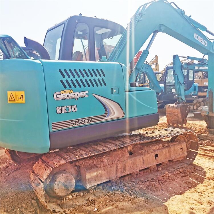 Japan Original 7 Ton Mini Used Kobelco SK75 Excavator with ISUZU Engine in Shanghai
