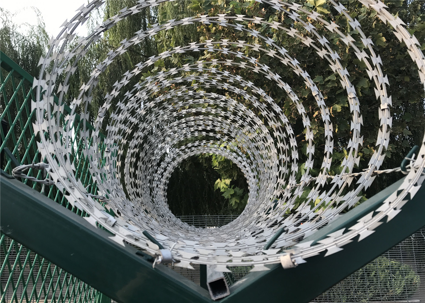 6 Gauge, 2-inch x 6 inches,1.8 m x 2.4 m, Three peaks curved welded wire mesh fence panel