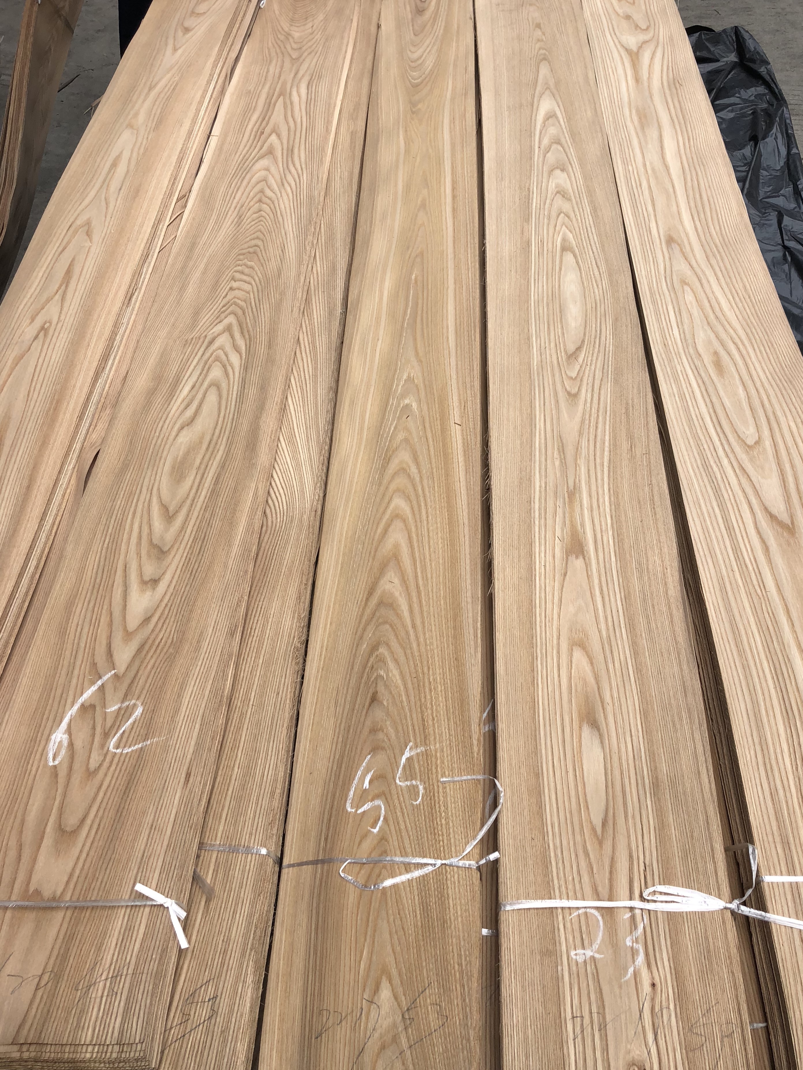 Natural Elm Wood Veneer 0.2mm 0.3mm 0.5mm 1mm 2mm 3mm Mountain Grain Flat Cut Elm Veneers Wood Sheet