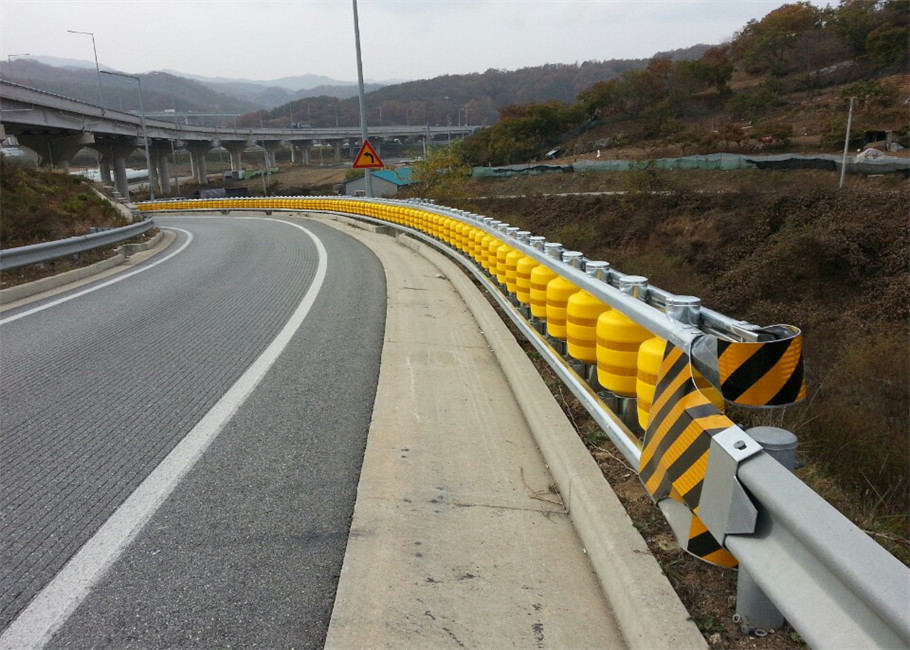 EVA Highway Roller Type Anti Collision Guardrail Tunnel Rolling Guardrail Barrier